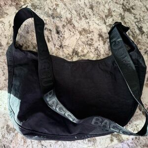 BAGGU Black Messenger Bag with Logo Strap